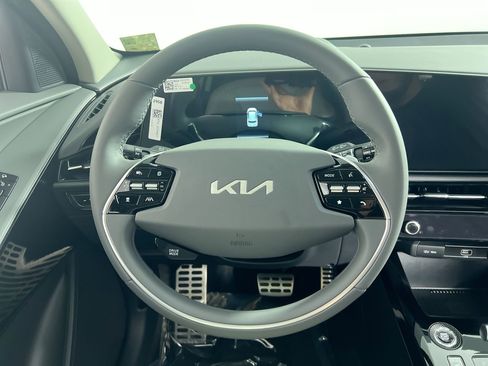 Certified 2025 Kia Niro EX Touring image 17