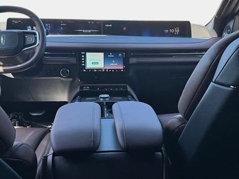 New 2026 Lincoln Navigator L Reserve AWD/4WD image 12