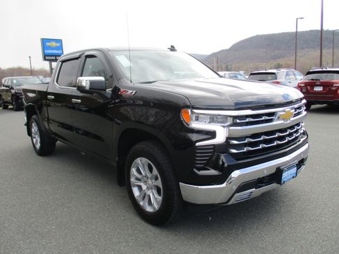 Certified 2025 Chevrolet Silverado 1500 LTZ w/ LTZ Premium Package image 3
