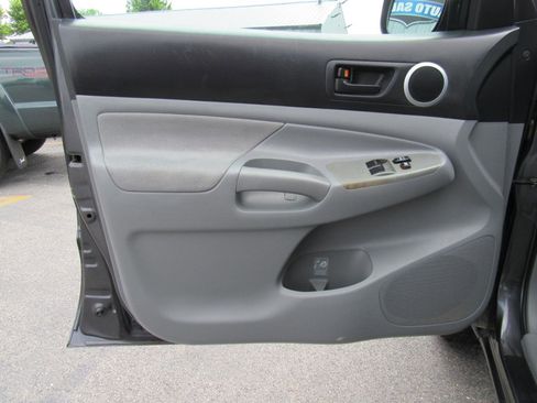 Used 2010 Toyota Tacoma 2WD Access Cab image 13