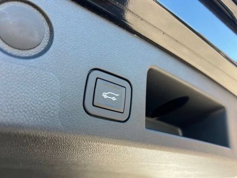 Used 2025 Chevrolet Equinox LT w/ Convenience Package II FWD image 24