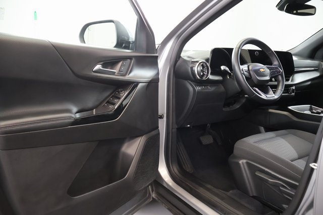 Used 2026 Chevrolet Equinox LT AWD/4WD image 8