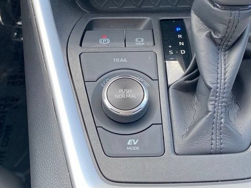 Certified 2022 Toyota RAV4 XLE Premium AWD/4WD image 22