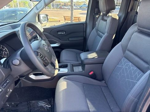 Used 2025 Nissan Frontier SV w/ SV Convenience Package RWD image 5