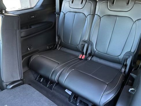 New 2025 Jeep Grand Cherokee L Limited w/ Luxury Tech Group II RWD image 17