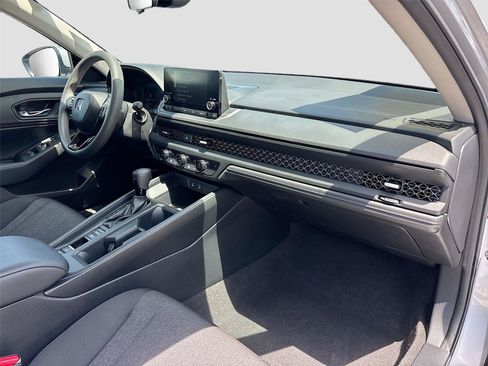 Certified 2023 Honda Accord EX image 32