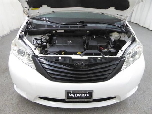 Used 2013 Toyota Sienna L image 29