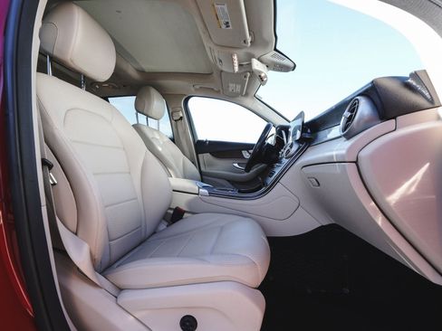 Used 2020 Mercedes-Benz GLC 300 GLC 300 image 36