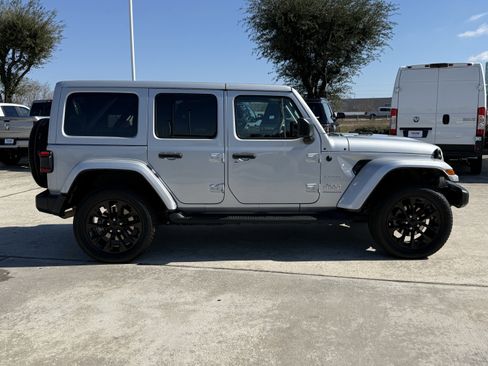 Used 2023 Jeep Wrangler Sahara image 3