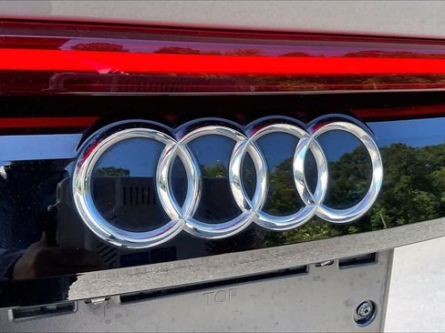 Used 2022 Audi Q8 Premium Plus AWD/4WD image 31