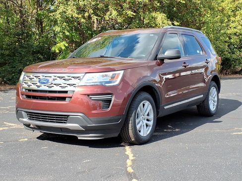 Used 2018 Ford Explorer XLT image 3