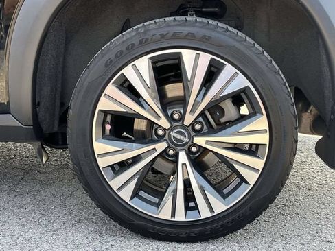 Used 2023 Nissan Rogue SV FWD image 11