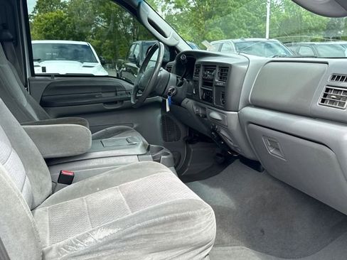 Used 2004 Ford Excursion XLT AWD/4WD image 10