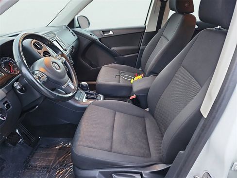 Used 2017 Volkswagen Tiguan Limited w/ Premium Package image 26