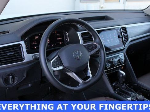 Used 2023 Volkswagen Atlas SE w/ Panoramic Sunroof Package image 2