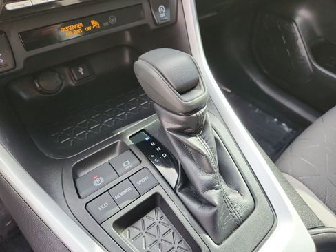 Used 2021 Toyota RAV4 XLE image 20