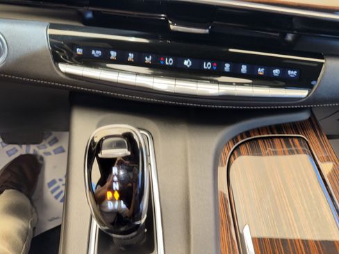 Used 2023 Cadillac Escalade Premium Luxury AWD/4WD image 26