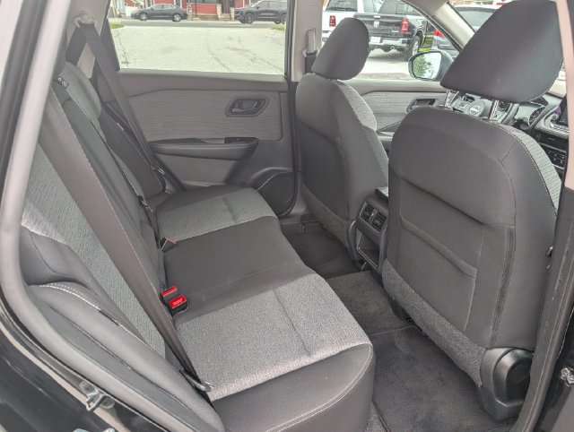 Used 2022 Nissan Rogue S FWD image 11