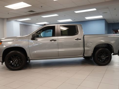 Used 2025 Chevrolet Silverado 1500 Custom image 2