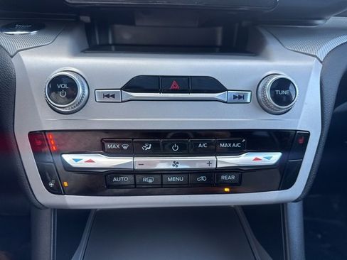 Used 2023 Ford Explorer XLT w/ Equipment Group 202A image 17