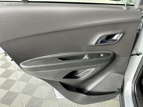 Used 2020 Chevrolet Trax LT image 41