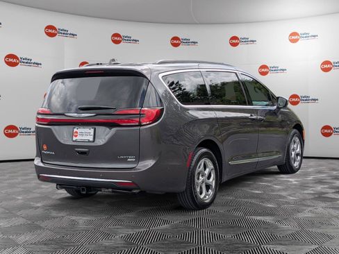 Used 2022 Chrysler Pacifica Limited AWD/4WD image 5