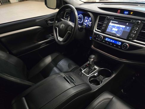 Used 2019 Toyota Highlander XLE AWD/4WD image 31