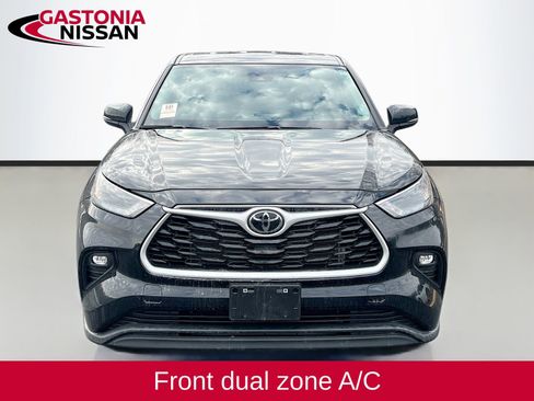 Used 2024 Toyota Highlander LE image 2