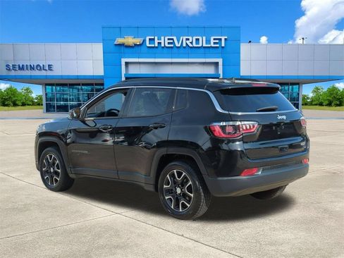 Used 2022 Jeep Compass Latitude FWD image 3