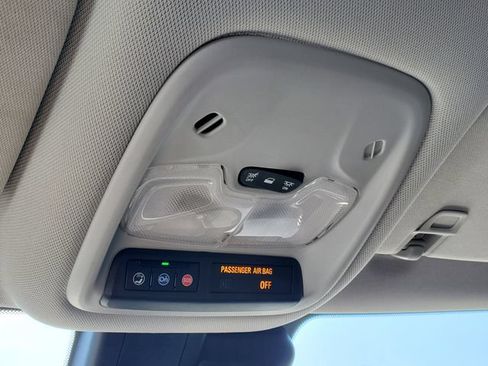Certified 2025 Chevrolet TrailBlazer LT AWD/4WD image 32