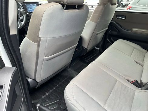 Used 2022 Nissan Frontier SV w/ Technology Package AWD/4WD image 17