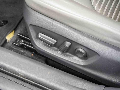 Used 2019 Toyota Camry SE w/ Carpet Mat Package FWD image 22
