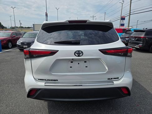Used 2024 Toyota Highlander XLE AWD/4WD image 6