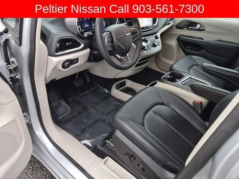 Used 2024 Chrysler Pacifica Limited FWD image 20