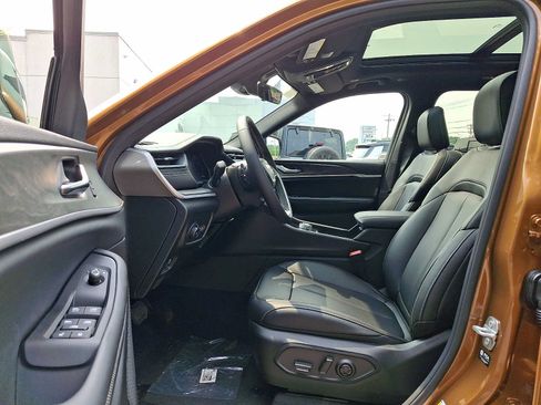 New 2026 Jeep Grand Cherokee Limited w/ Limited Altitude Package AWD/4WD image 9