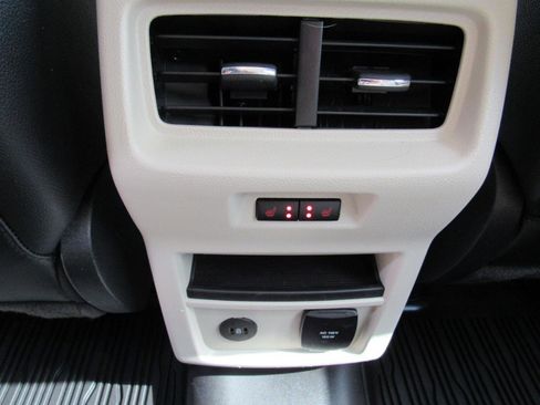 Used 2024 Ford Edge Titanium w/ Titanium Elite Package AWD/4WD image 33