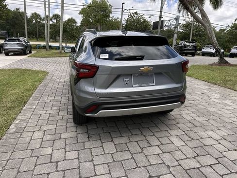 Used 2024 Chevrolet Trax LT FWD image 35