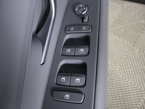 Used 2023 Hyundai Elantra SEL w/ Preferred Accessory Package image 31