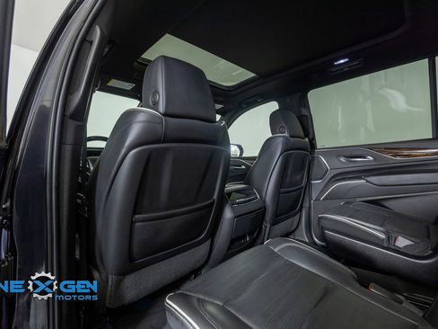 Used 2022 Cadillac Escalade ESV Premium Luxury image 27
