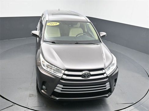 Used 2019 Toyota Highlander XLE image 23