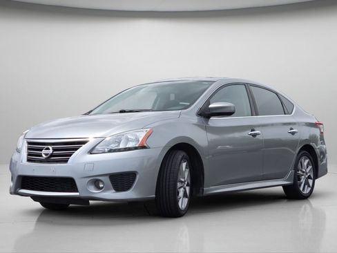 Used 2013 Nissan Sentra SR w/ Premium Pkg FWD image 16