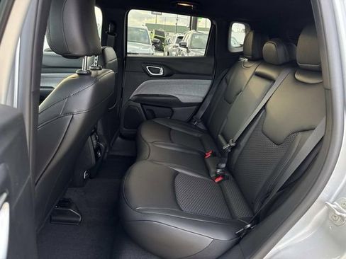 New 2026 Jeep Compass Latitude image 8