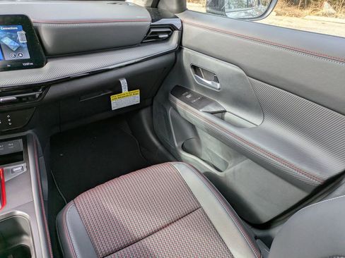 New 2026 Nissan Kicks SR FWD image 17