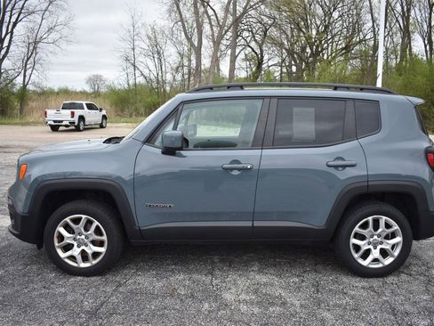 Used 2017 Jeep Renegade Latitude w/ Popular Equipment Group AWD/4WD image 3