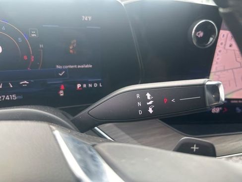 Used 2025 Chevrolet Suburban Z71 image 26