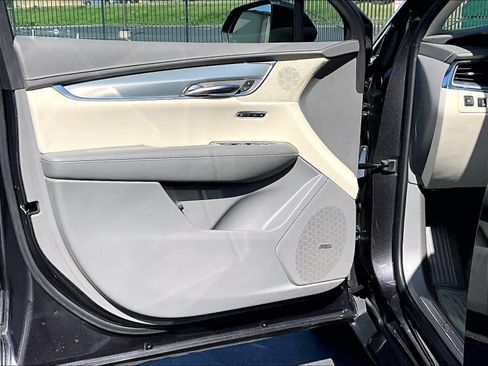 Used 2018 Cadillac XT5 Luxury w/ Driver Awareness Package AWD/4WD image 26