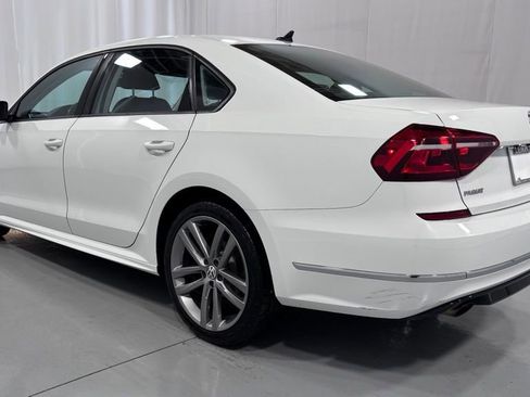 Used 2018 Volkswagen Passat 2.0T R-Line FWD image 8