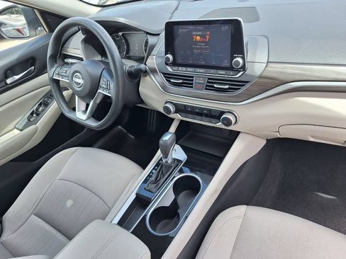 Used 2024 Nissan Altima 2.5 SV FWD image 27
