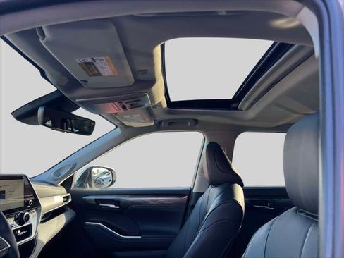 Certified 2025 Toyota Highlander Limited image 20