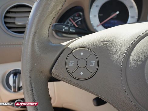 Used 2009 Mercedes-Benz SL 550 w/ Premium I Pkg image 21